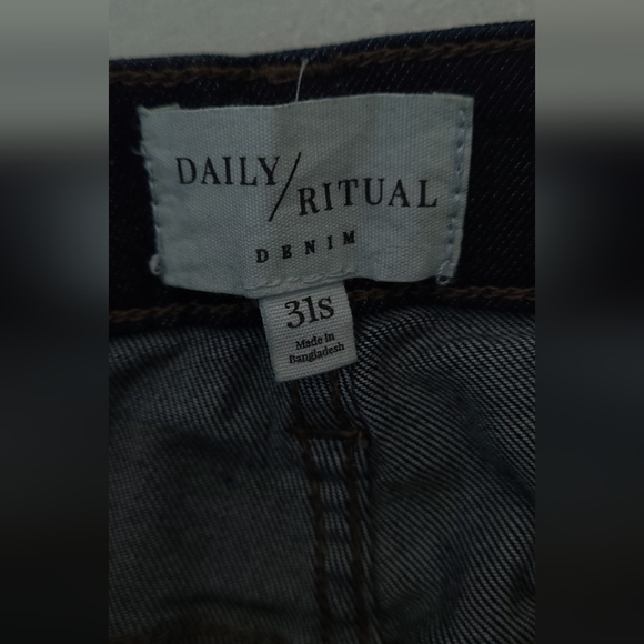 Daily Ritual Women's High-Rise Skinny-Pure Indigo 31 Short - Picture 4 of 4